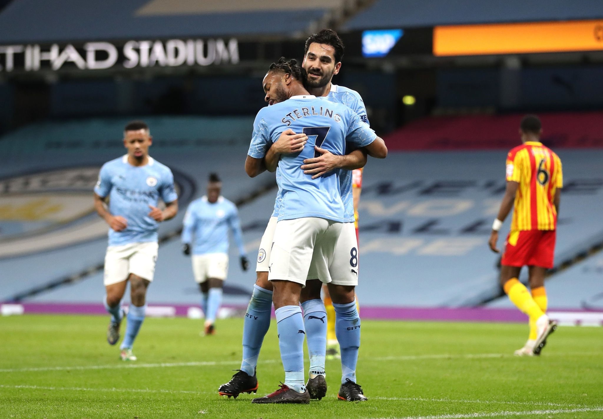 曾将强制与 曾将强制与